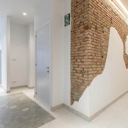 Room Close To City Centre Valencia Bagian luar foto