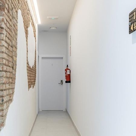 Room Close To City Centre Valencia Bagian luar foto