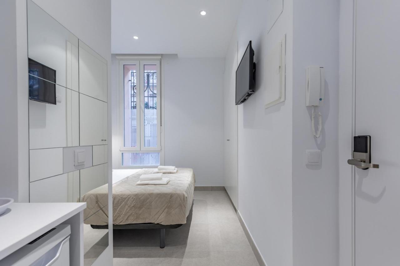 Room Close To City Centre Valencia Bagian luar foto