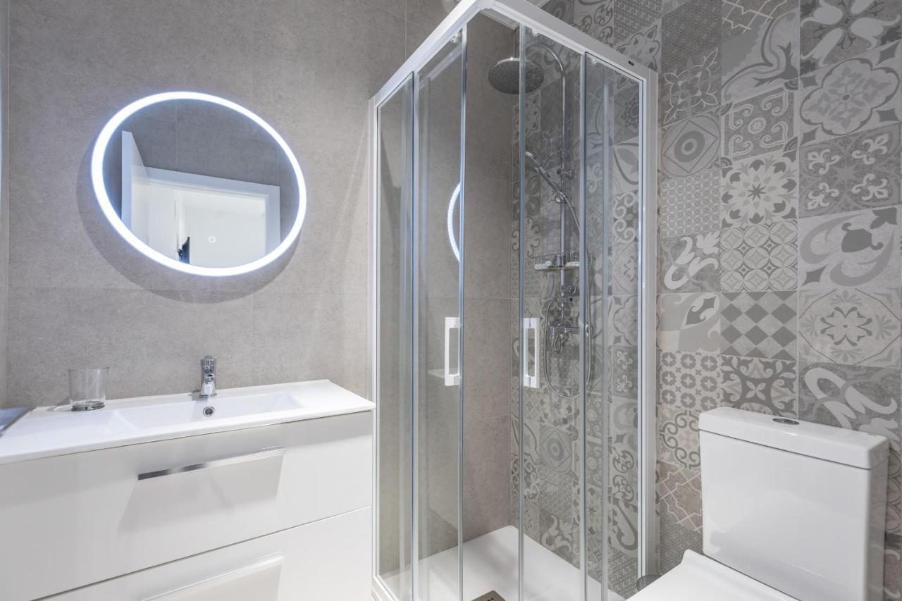 Room Close To City Centre Valencia Bagian luar foto