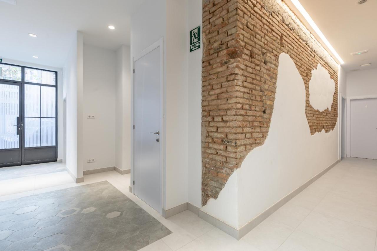 Room Close To City Centre Valencia Bagian luar foto