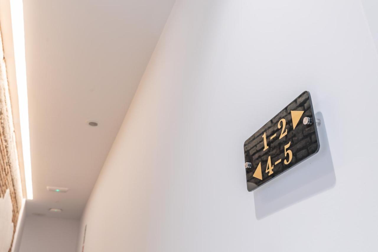 Room Close To City Centre Valencia Bagian luar foto