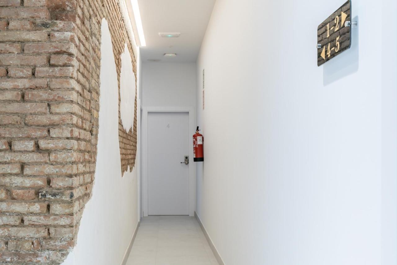 Room Close To City Centre Valencia Bagian luar foto